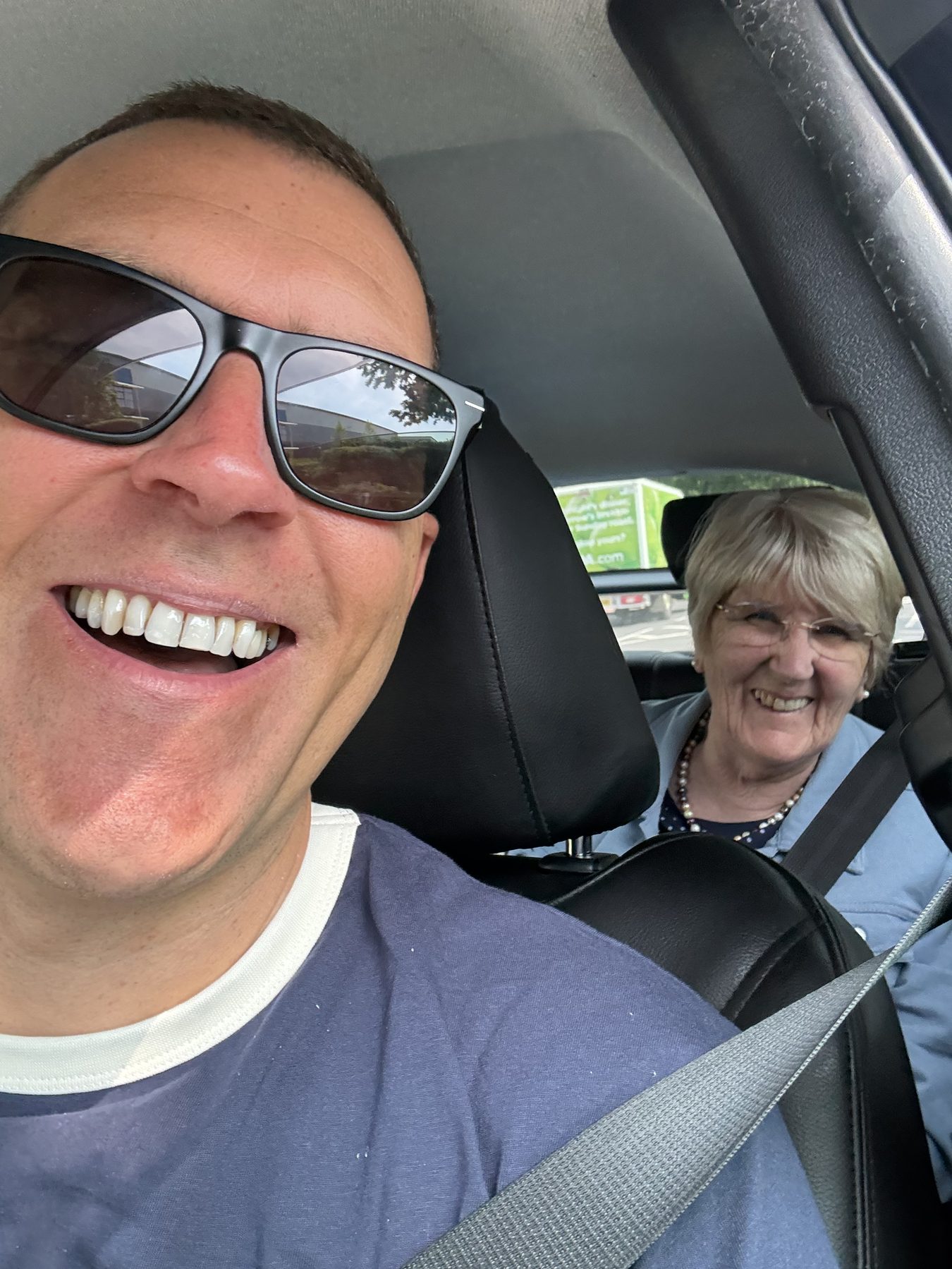 Car selfie on the way to the terminal