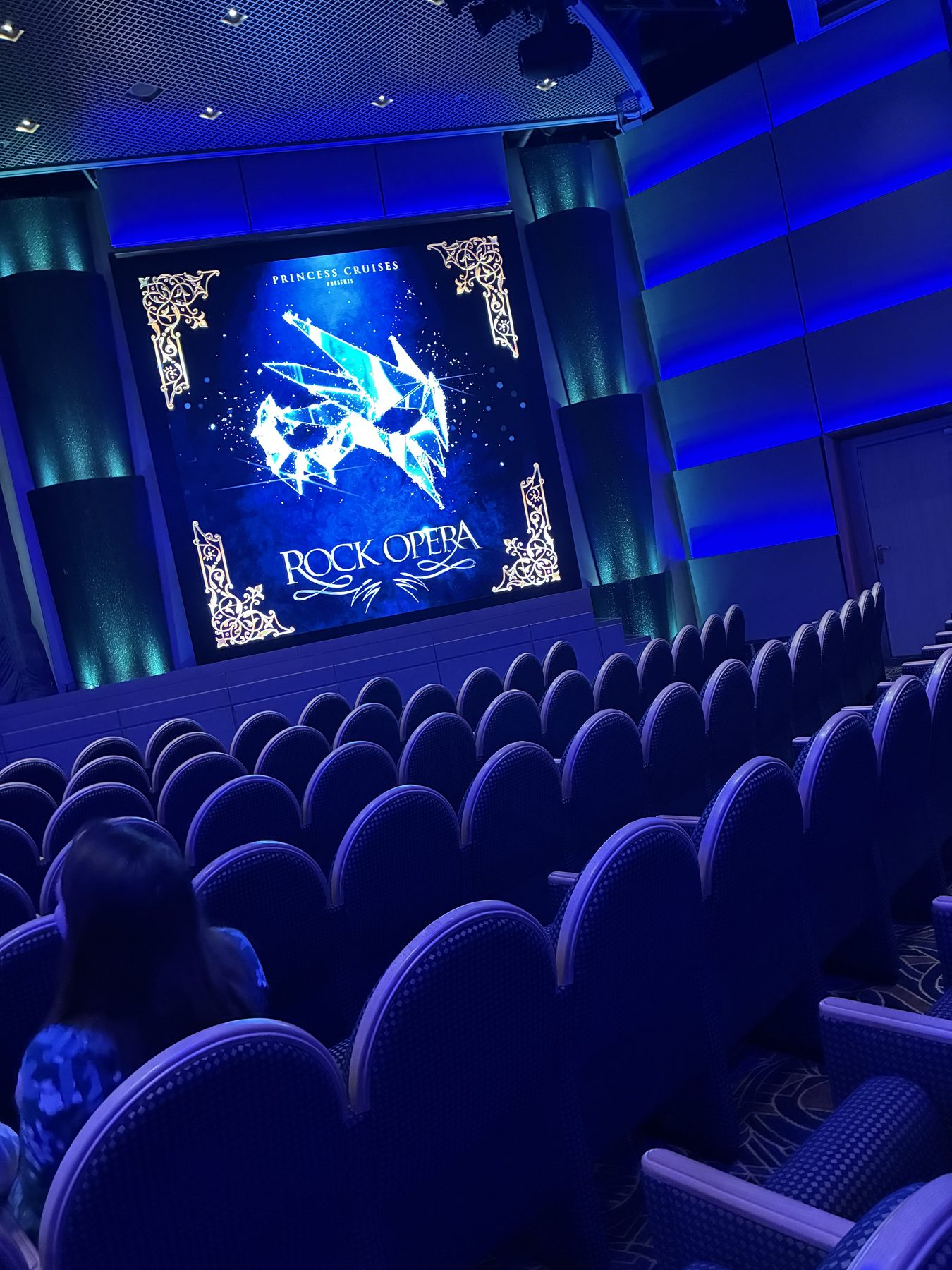 In the theatre with champagne