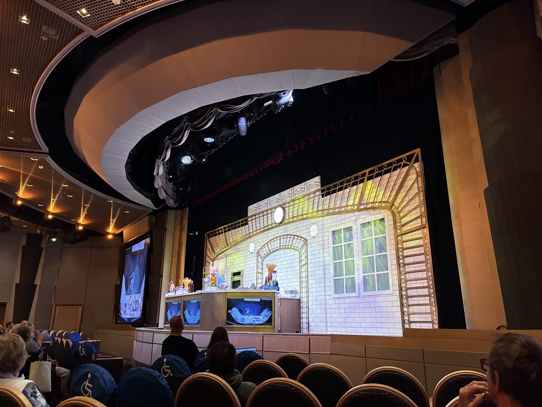The culinary demonstration on the main theatre stage